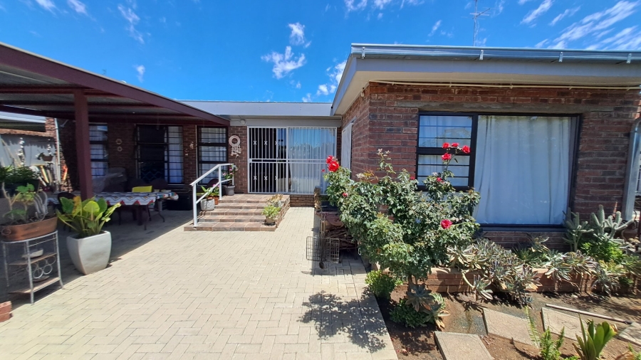 2 Bedroom Property for Sale in Pellissier Free State